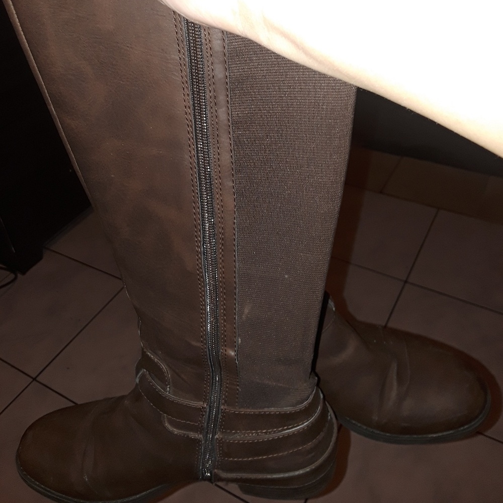 Boots - Picture 3 of 4